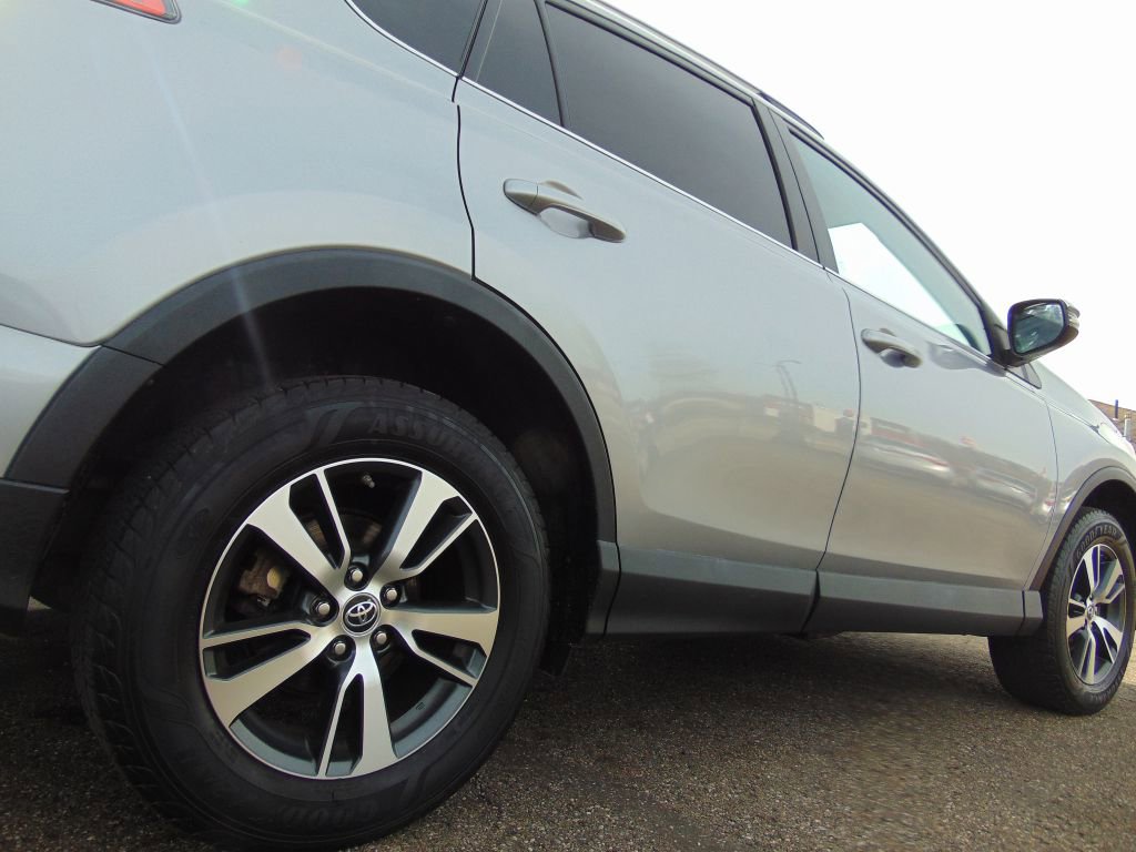 Used 2018 Toyota RAV4 XLE w/ Plus Extra Value Package image 15