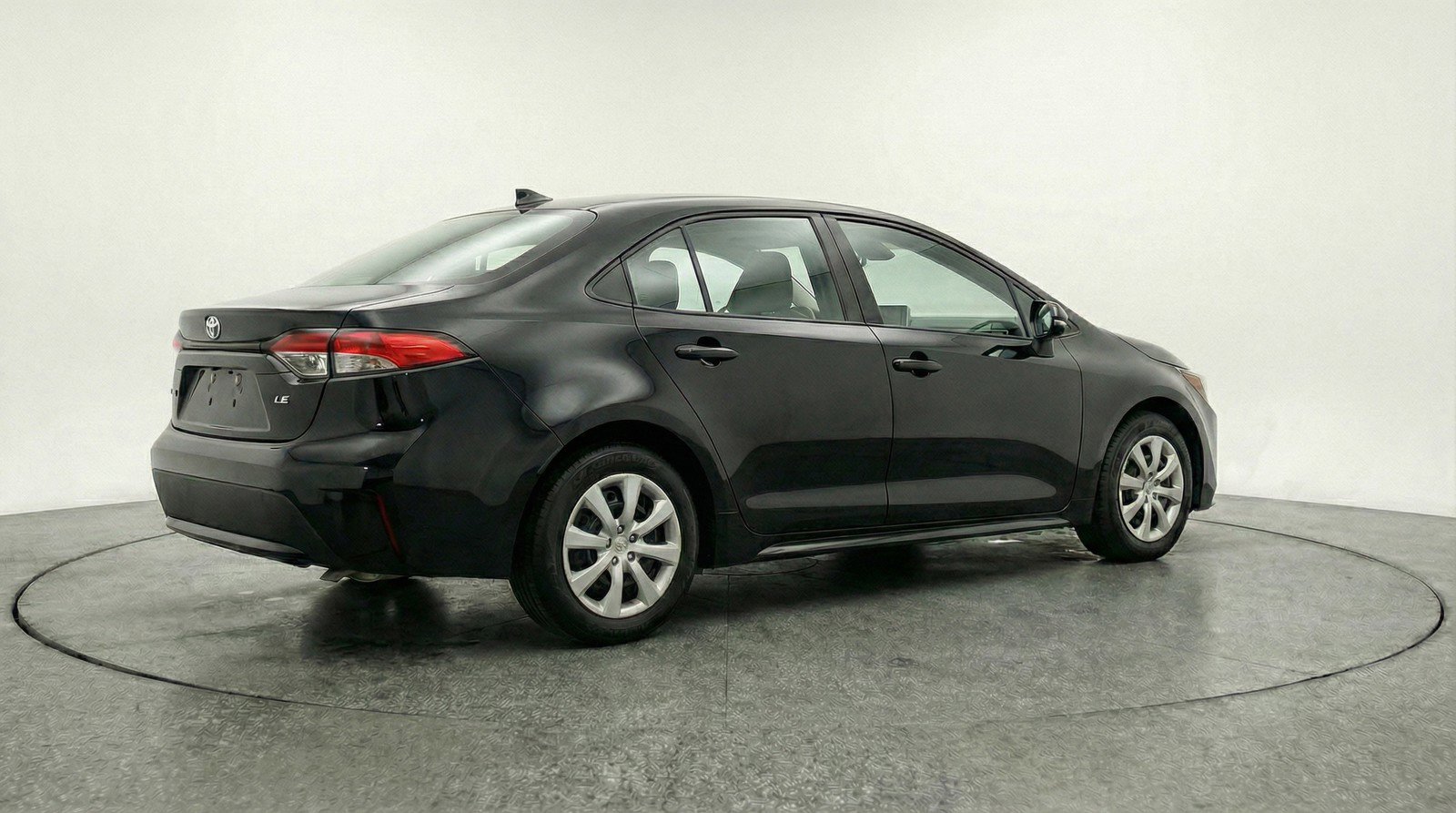 Used 2025 Toyota Corolla LE FWD image 9