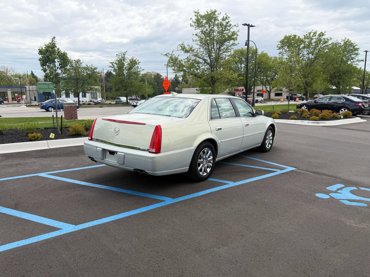 Used 2009 Cadillac DTS FWD image 5