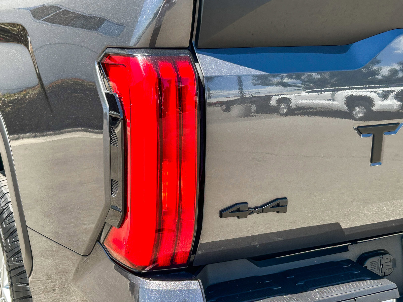 Used 2024 Toyota Tundra SR5 w/ SR5 Convenience Package AWD/4WD image 9