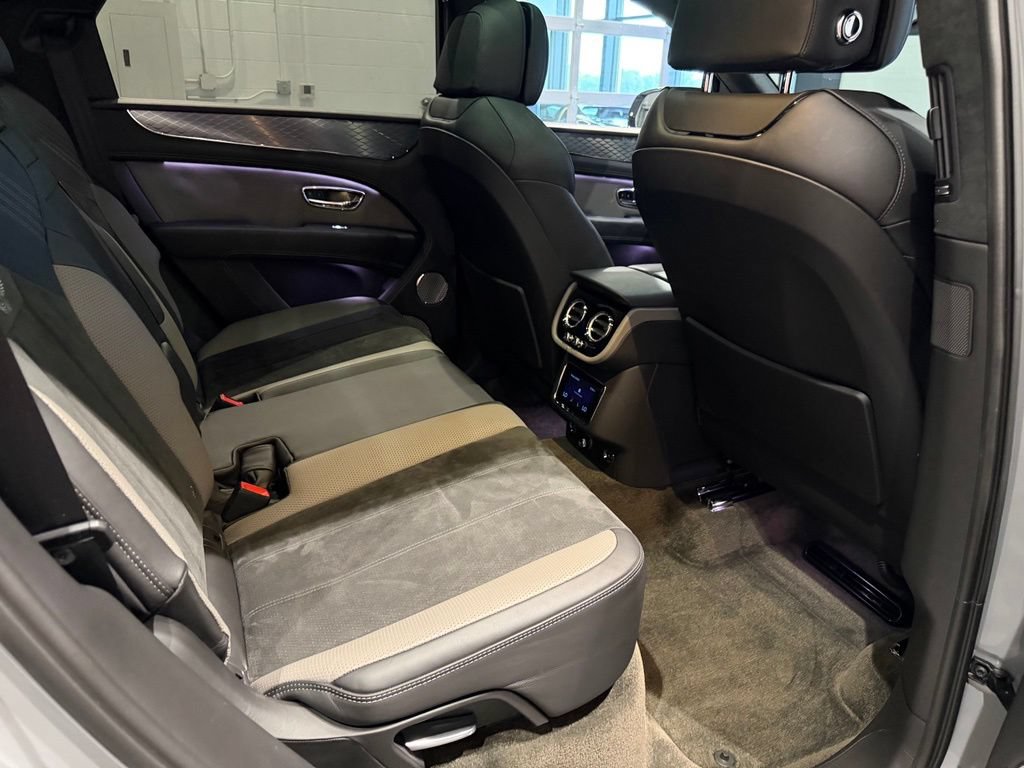 Used 2022 Bentley Bentayga AWD/4WD image 55