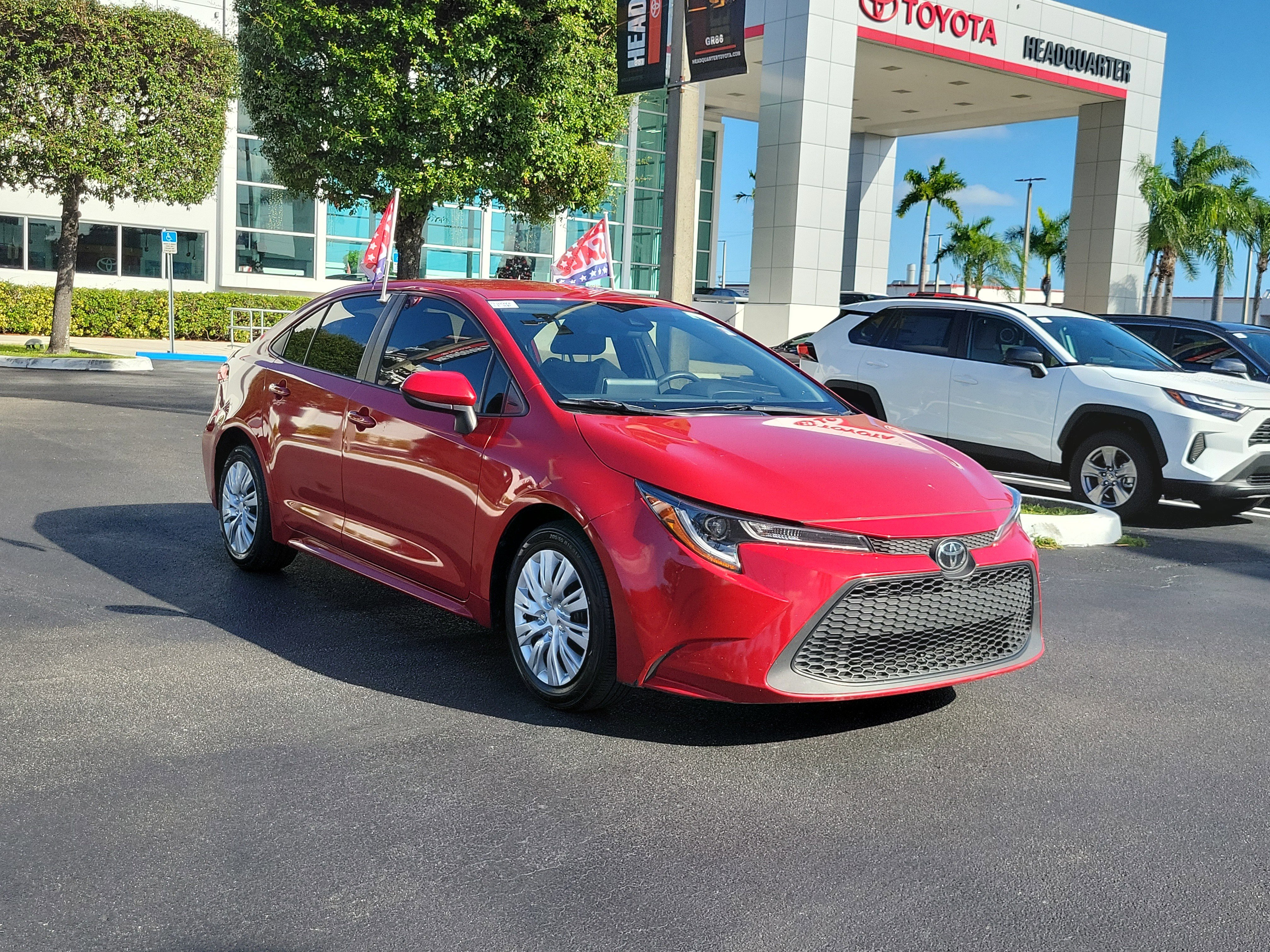 Used 2020 Toyota Corolla LE image 2