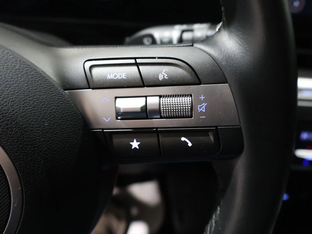 Used 2025 Hyundai Kona SEL image 34