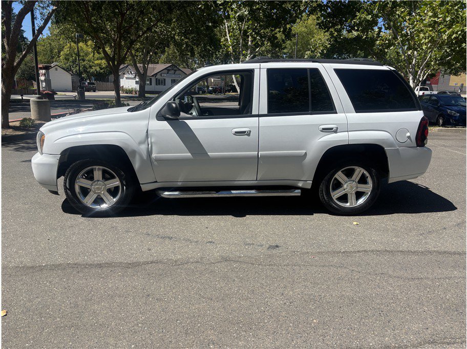 Used 2008 Chevrolet TrailBlazer LT AWD/4WD image 3