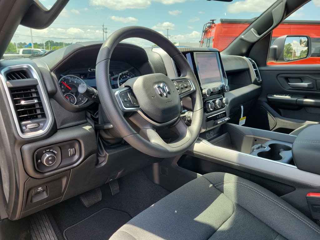 New 2026 RAM 1500 Express AWD/4WD image 12