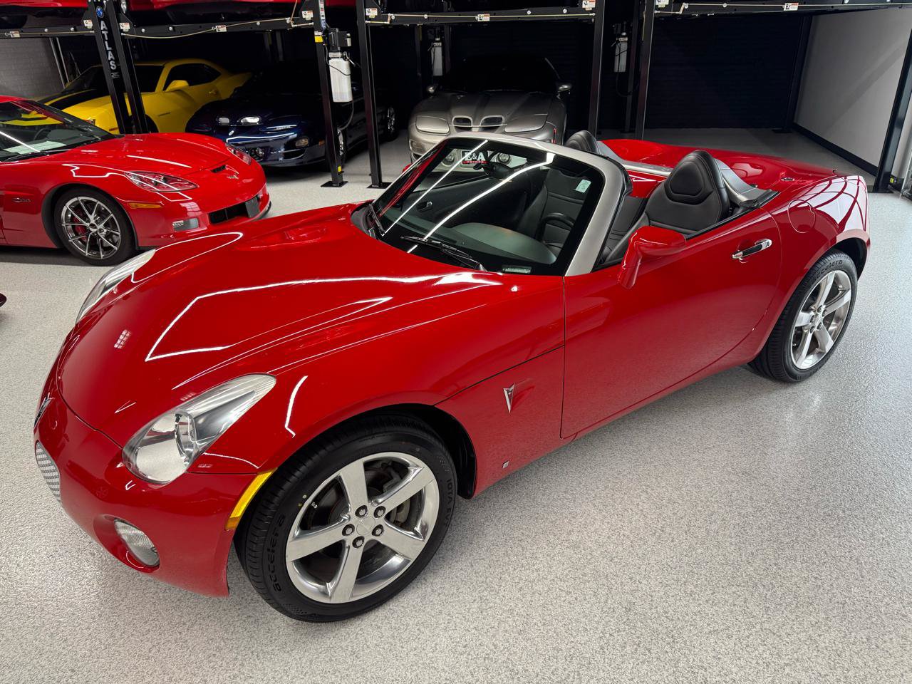 Used 2007 Pontiac Solstice Convertible w/ Premium Package RWD image 4