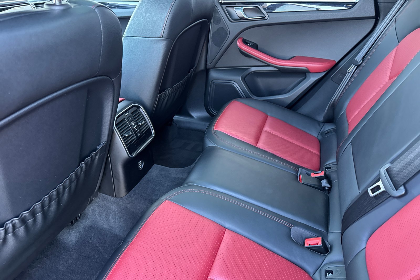 Used 2018 Porsche Macan image 12