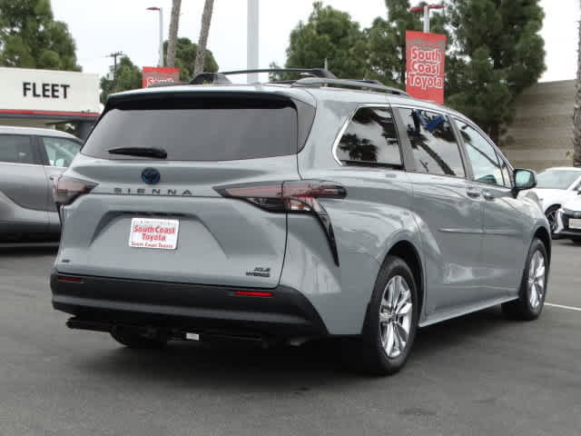 Certified 2023 Toyota Sienna XLE Woodland Edition image 12