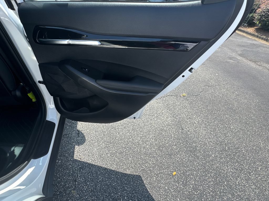Certified 2025 Kia Seltos EX w/ EX Sunroof Package AWD/4WD image 16