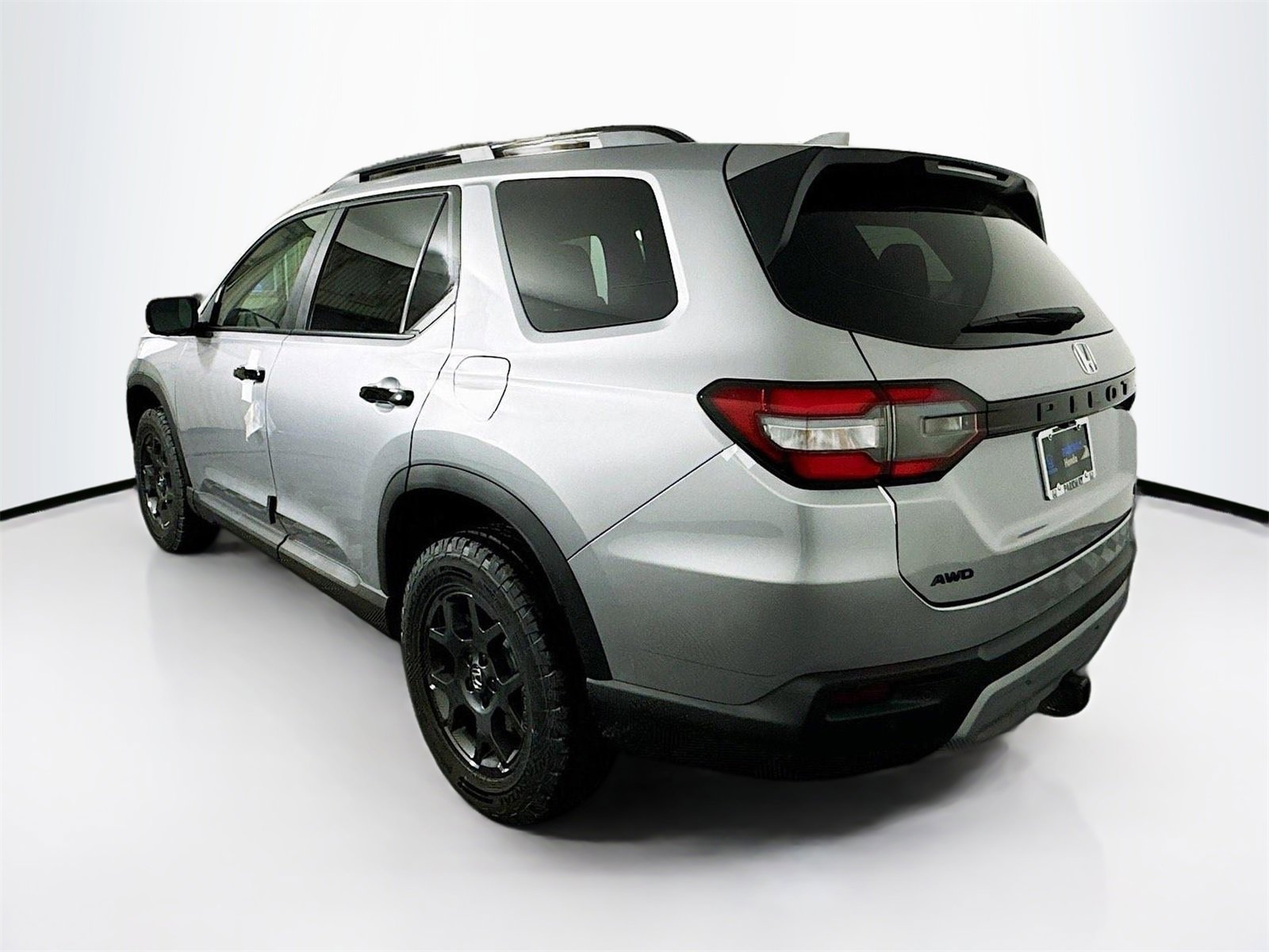 Used 2025 Honda Pilot TrailSport image 4