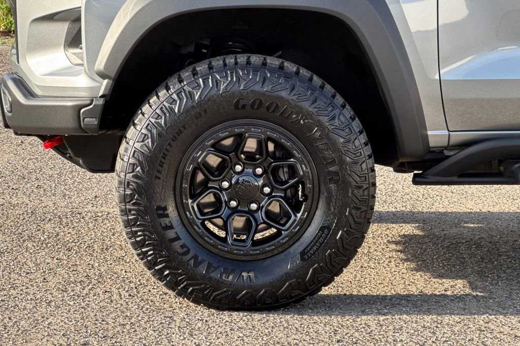 Used 2024 Chevrolet Colorado ZR2 w/ ZR2 Bison Edition AWD/4WD image 32