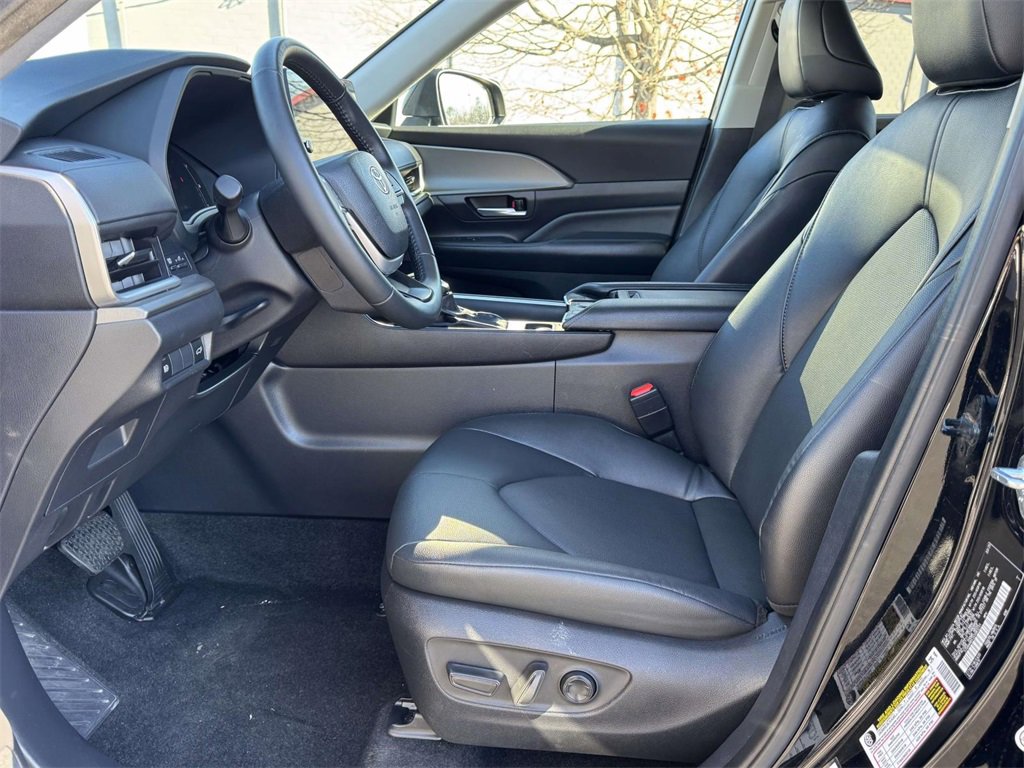 Used 2025 Toyota Grand Highlander XLE image 20