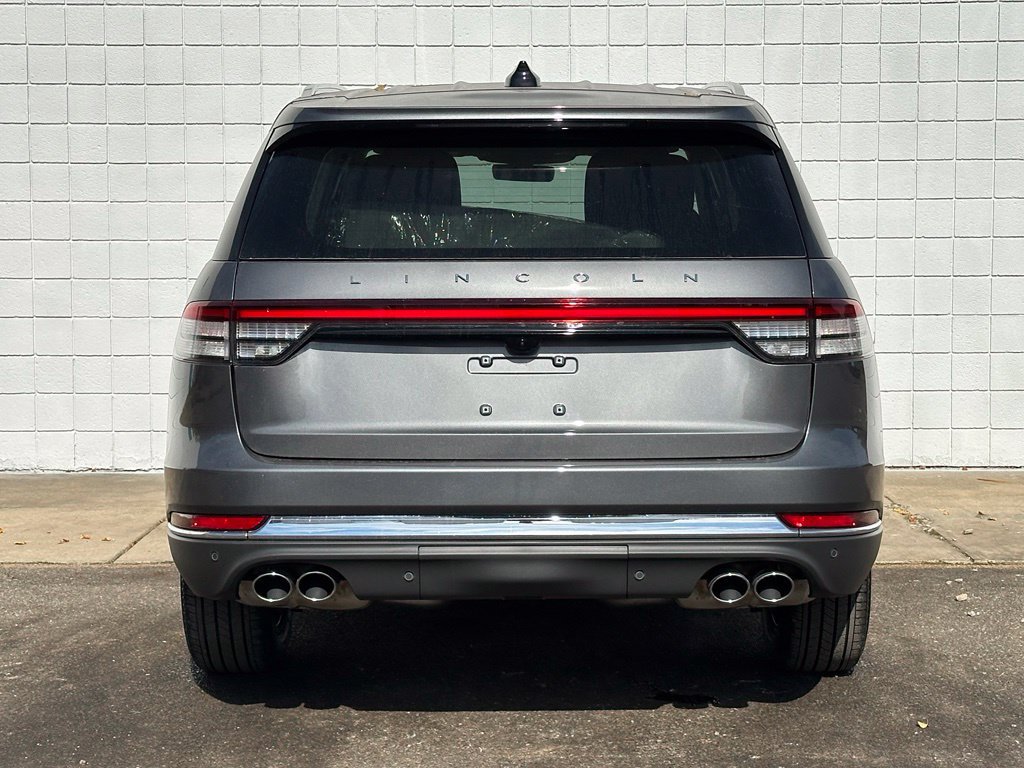 New 2027 Lincoln Aviator AWD image 4