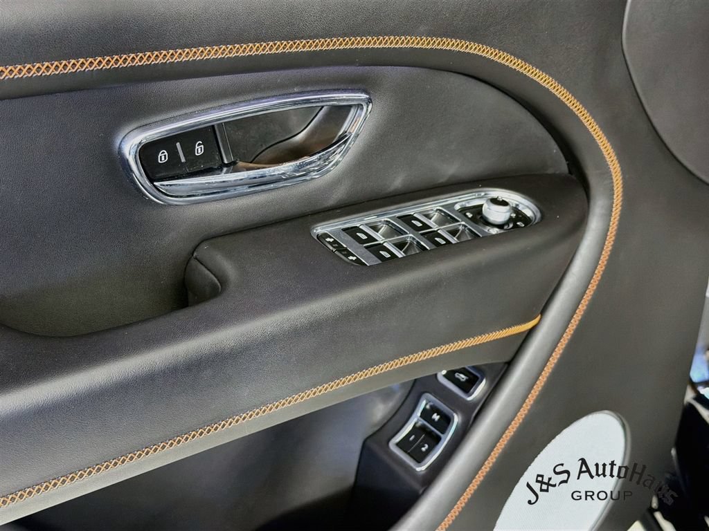 Used 2022 Bentley Bentayga AWD/4WD image 23