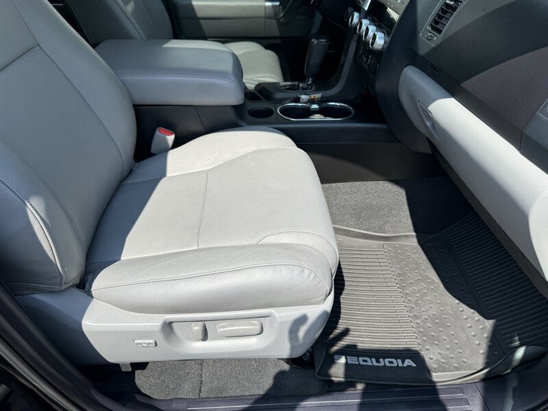 Used 2021 Toyota Sequoia Limited AWD/4WD image 38