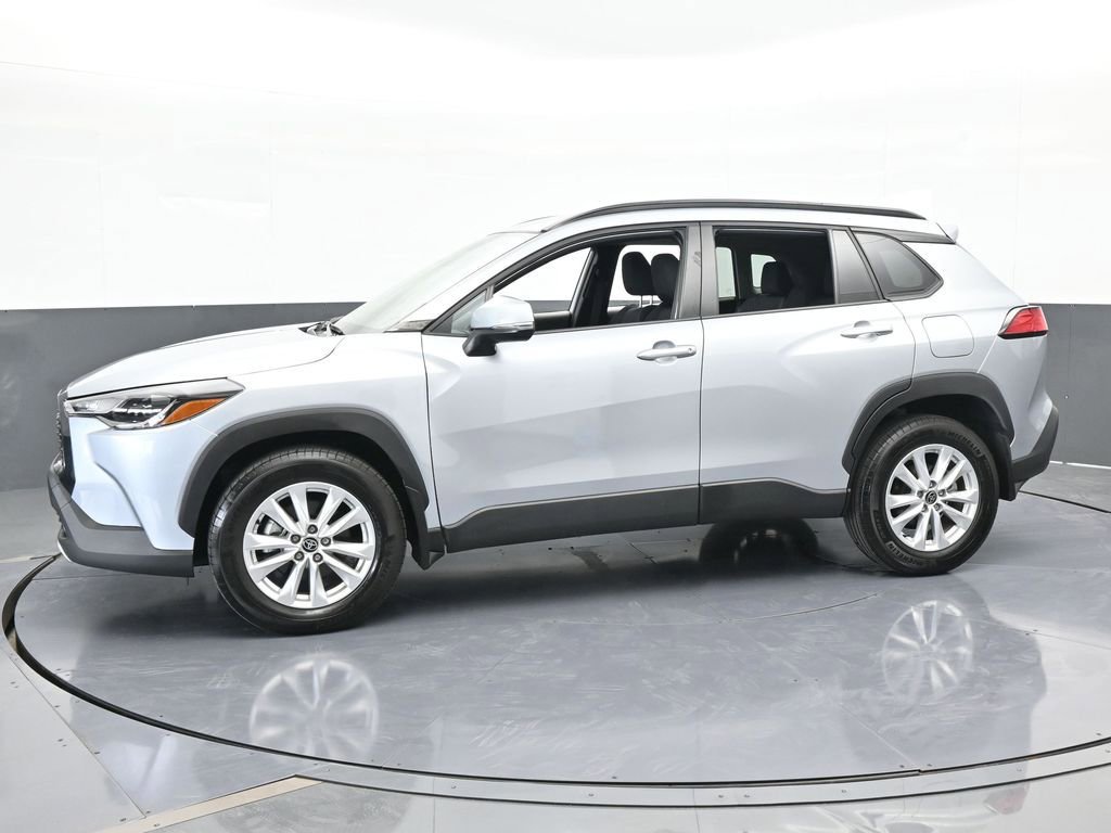 Used 2023 Toyota Corolla Cross LE image 2