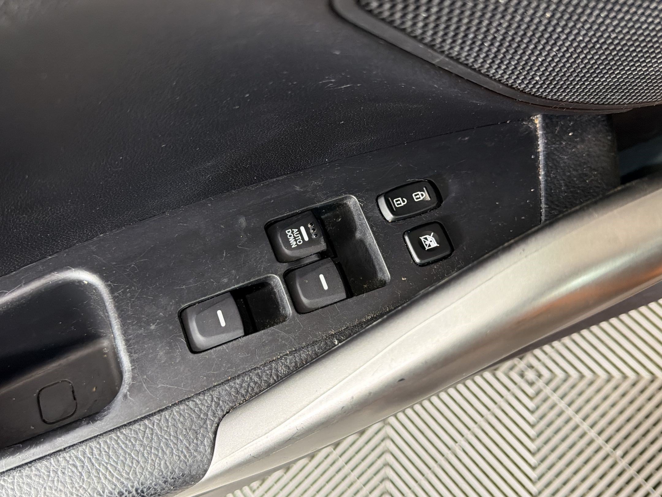 Used 2014 Hyundai Veloster FWD image 22