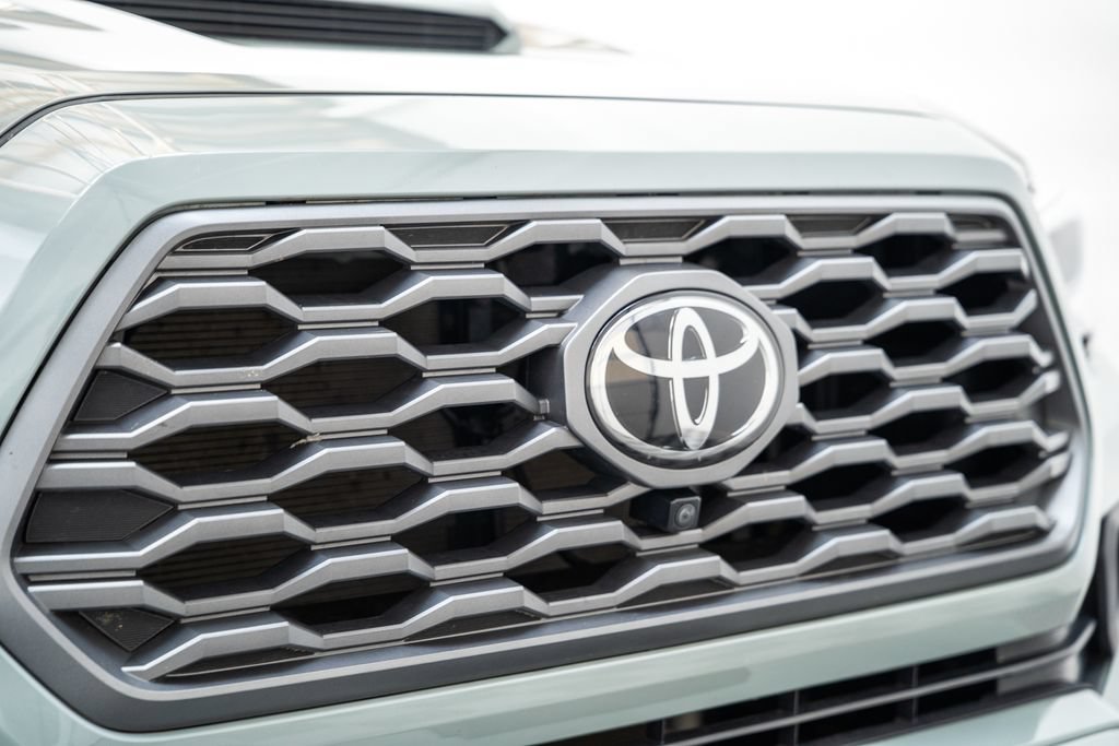 Used 2023 Toyota Tacoma TRD Sport w/ TRD Premium Sport Package AWD/4WD image 11