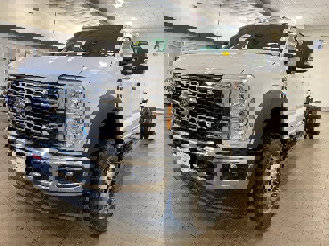 New 2025 Ford F550 4x4 SuperCab Super Duty image 11