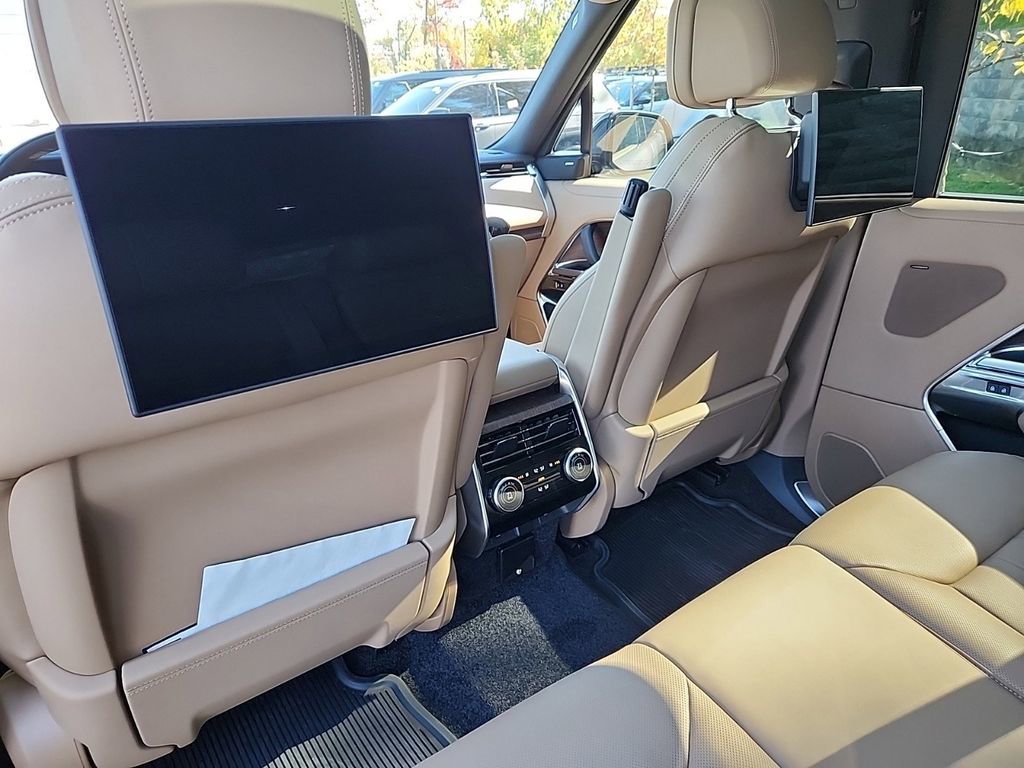Used 2025 Land Rover Range Rover Long Wheelbase SE AWD/4WD image 26
