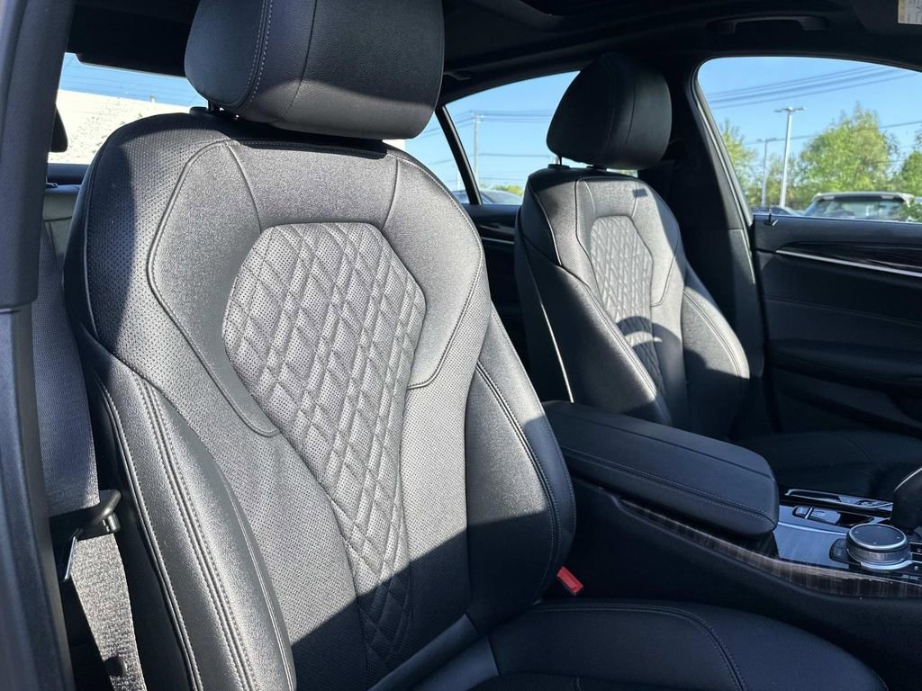 Used 2021 BMW 530i w/ Premium Package image 39