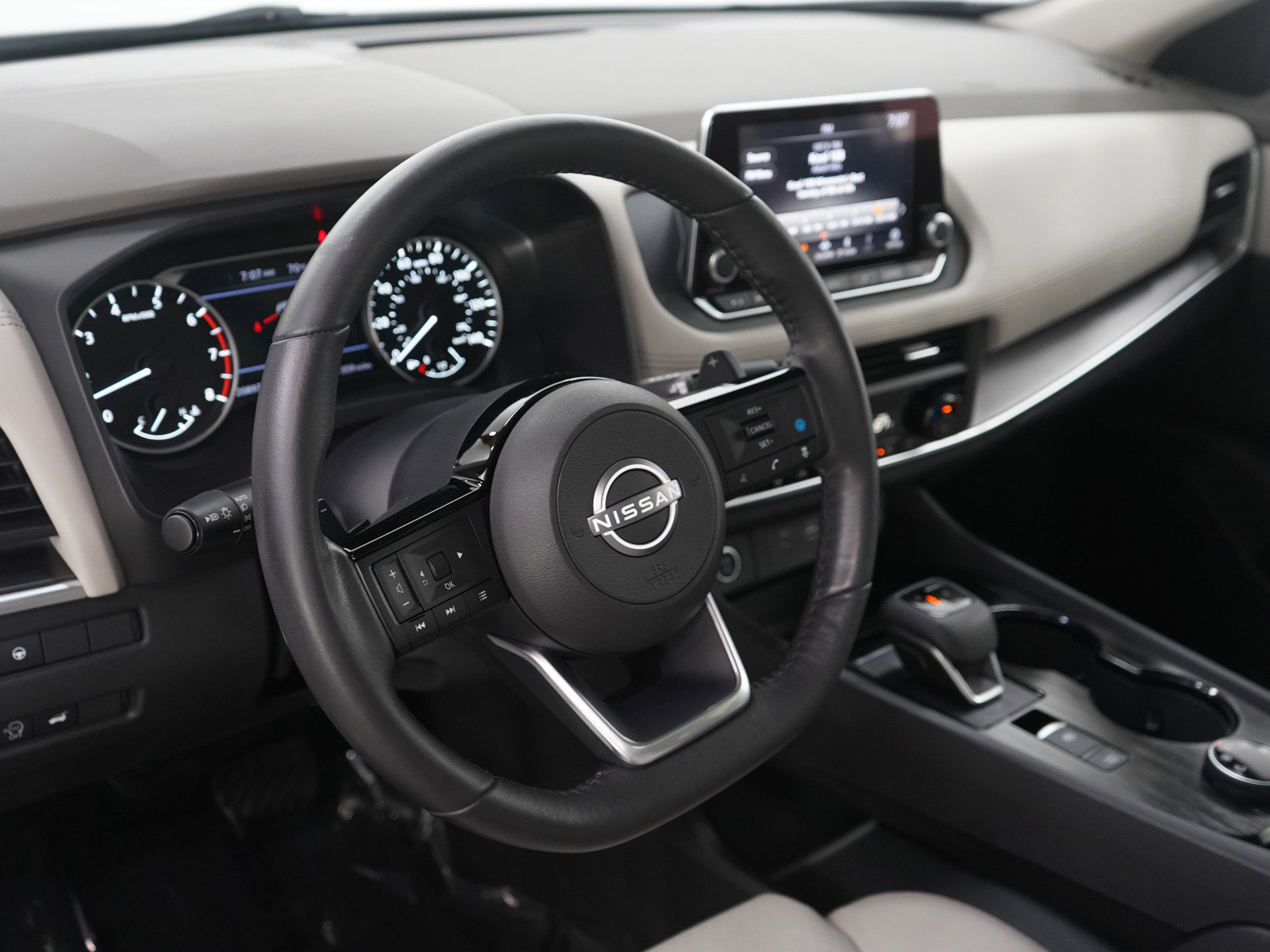 Used 2023 Nissan Rogue SV w/ SV Premium B Package image 21