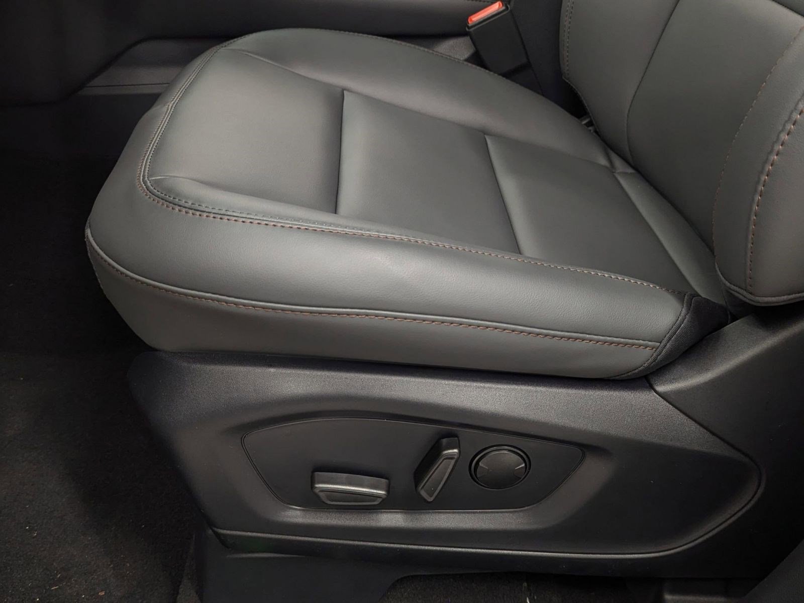 New 2026 Ford Explorer Active w/ Active Comfort Package image 11