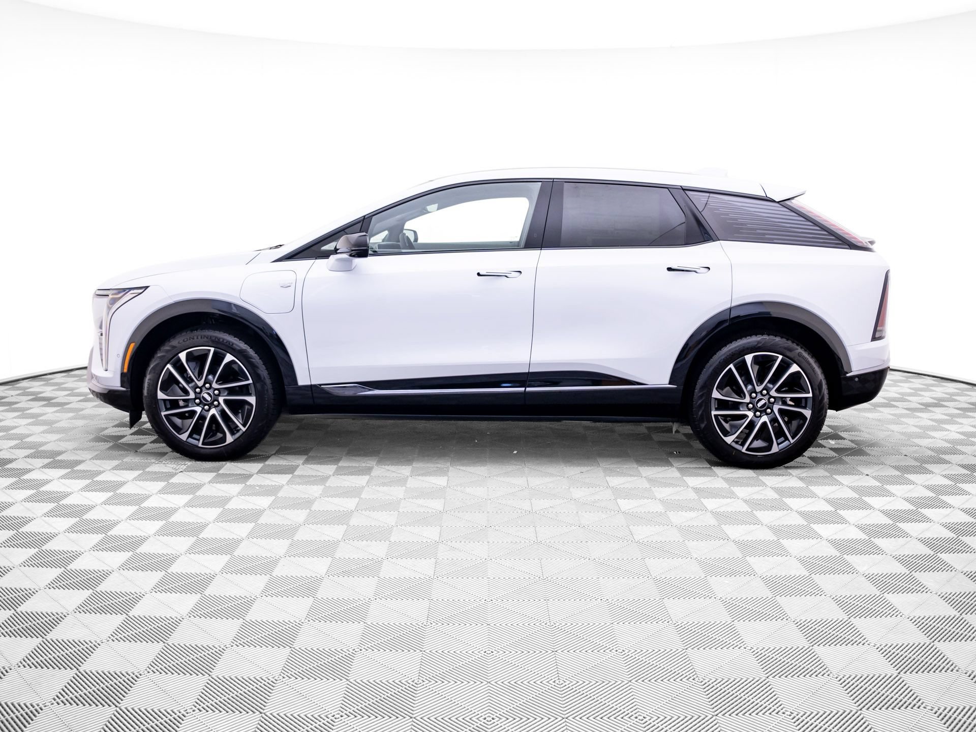 New 2027 Cadillac Optiq Sport w/ LPO, Floor Liner Package AWD/4WD image 2