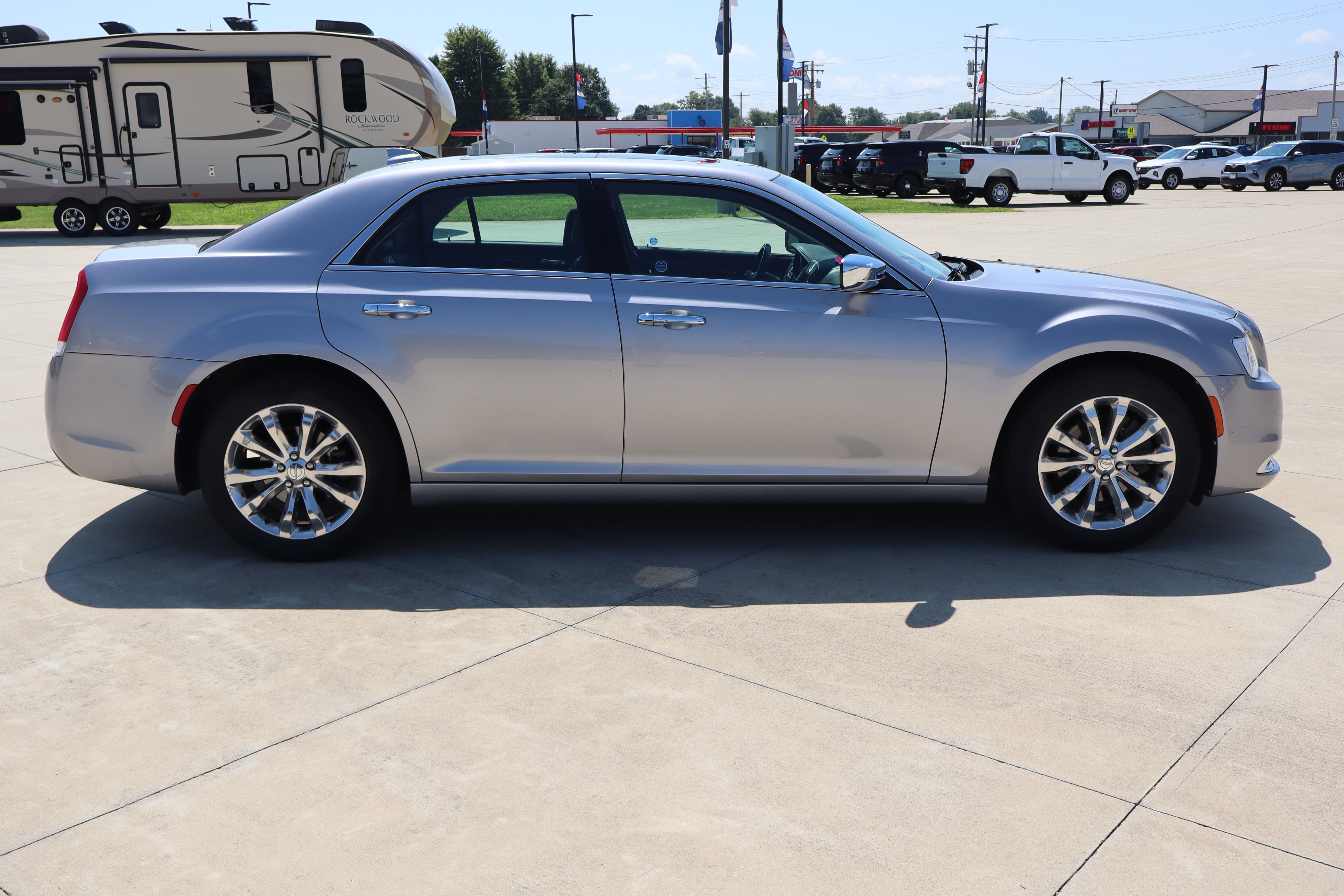 Used 2017 Chrysler 300 C AWD/4WD image 4