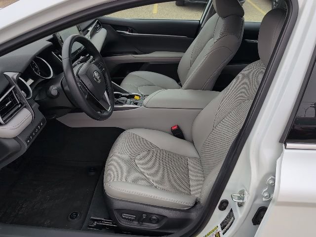 Used 2022 Toyota Camry XLE image 12