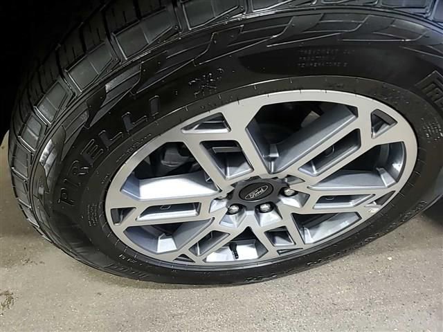 Used 2025 Ford Expedition Active image 12