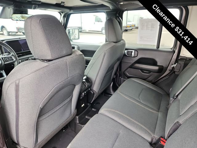 Used 2025 Jeep Wrangler Unlimited Sahara w/ Safety Group AWD/4WD image 23