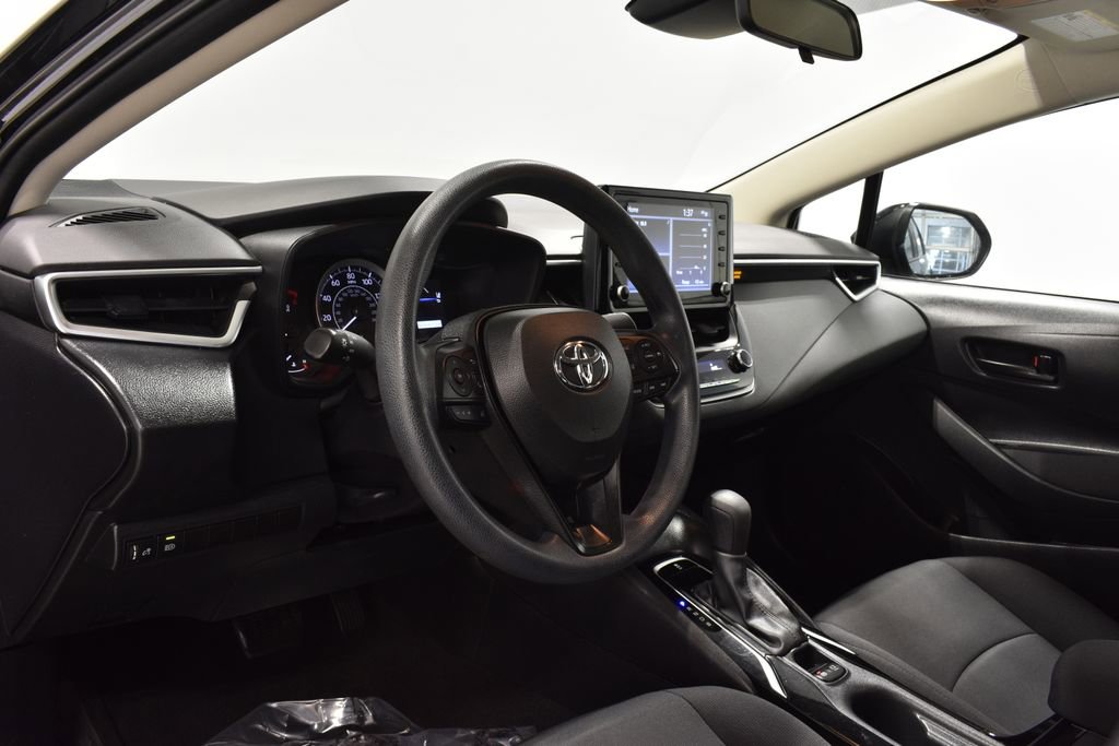 Used 2022 Toyota Corolla LE image 11