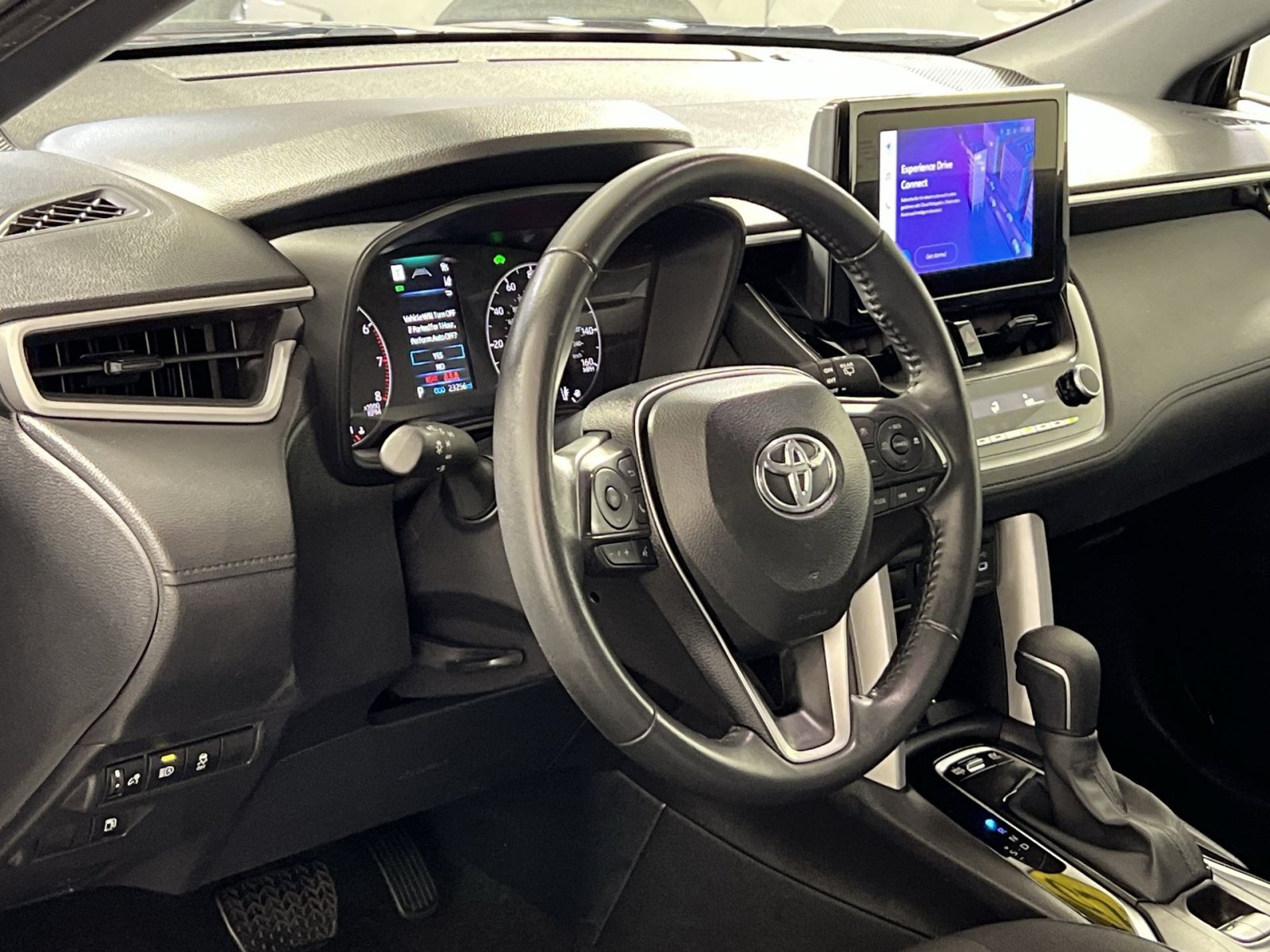 Used 2025 Toyota Corolla Cross AWD Hybrid image 16