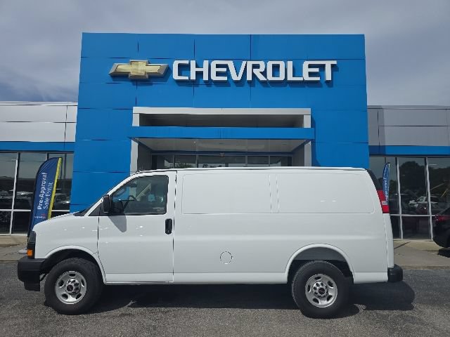 Used 2025 GMC Savana 3500 RWD image 2