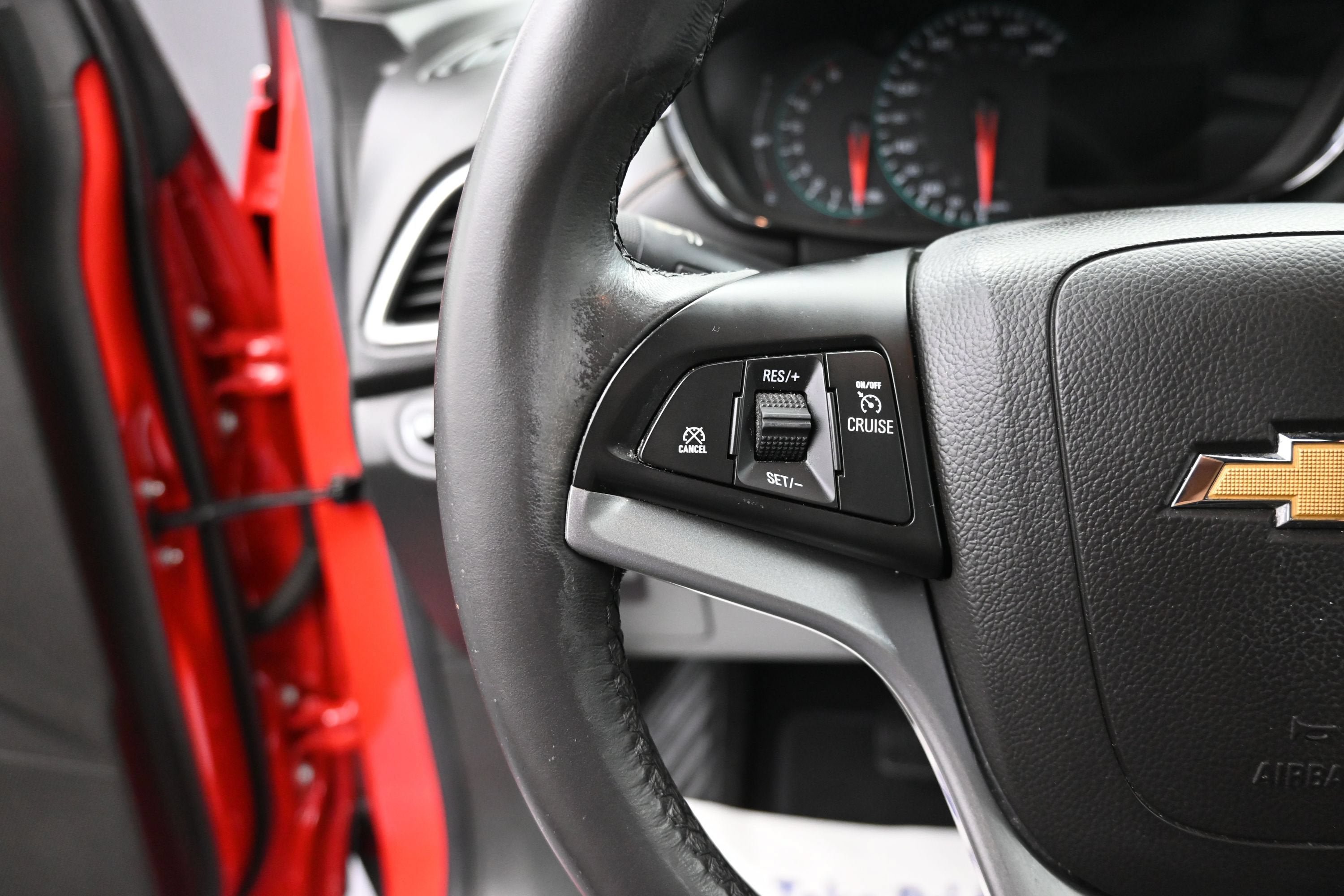 Used 2020 Chevrolet Trax LT w/ LT Convenience Package FWD image 12