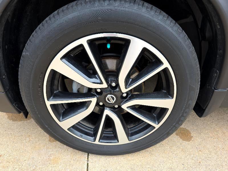 Used 2019 Nissan Rogue SL w/ Premium Package image 5