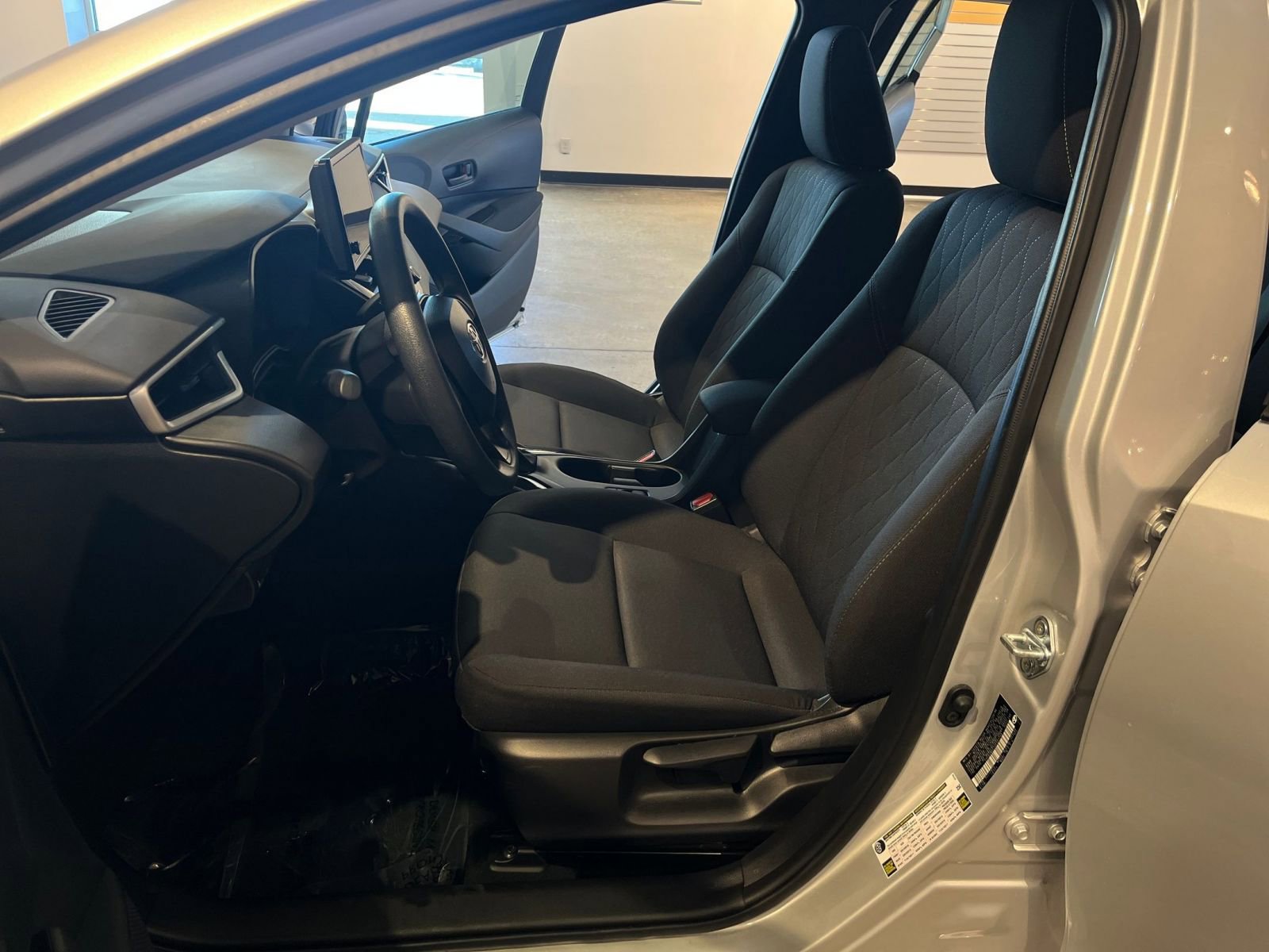 Used 2025 Toyota Corolla LE image 27