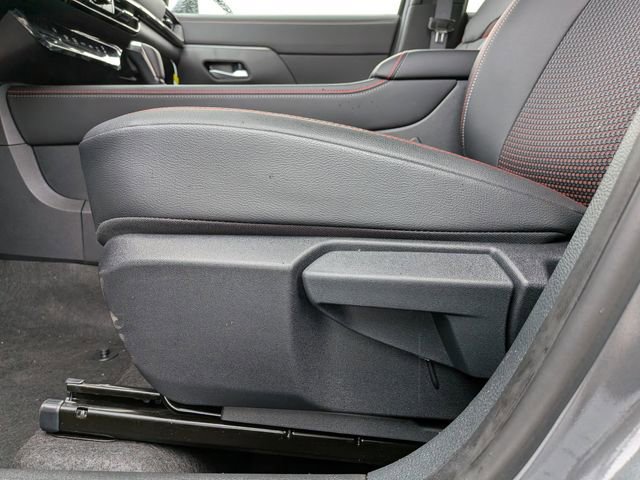 New 2026 Nissan Kicks SR image 16