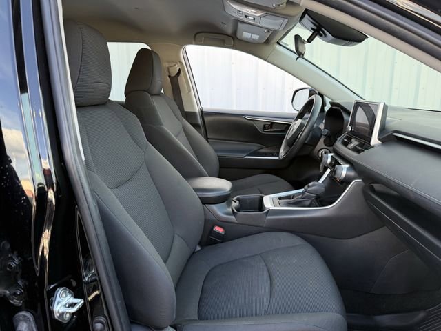 Used 2023 Toyota RAV4 LE image 28