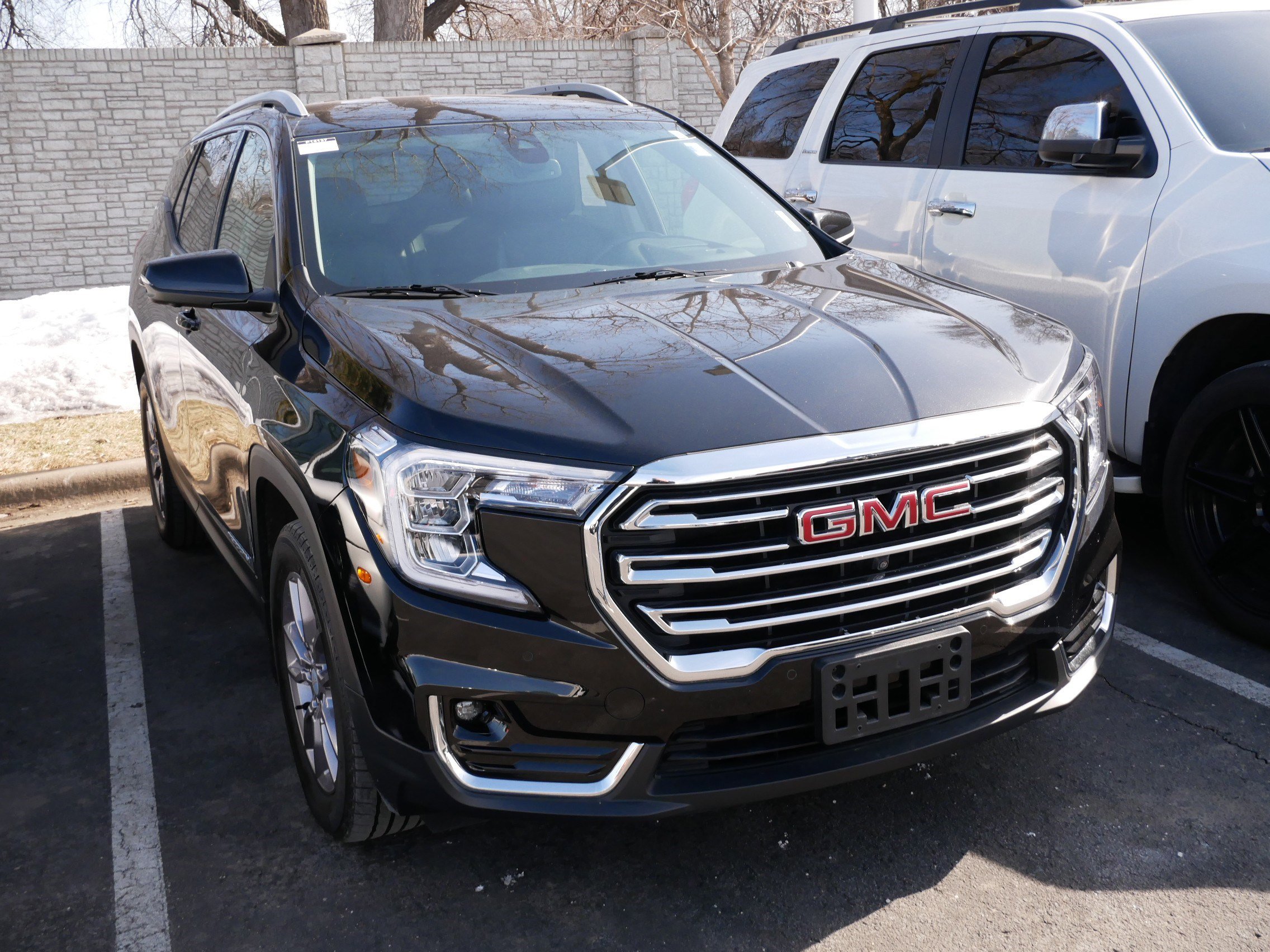 Used 2022 GMC Terrain SLT w/ Tech Package image 2