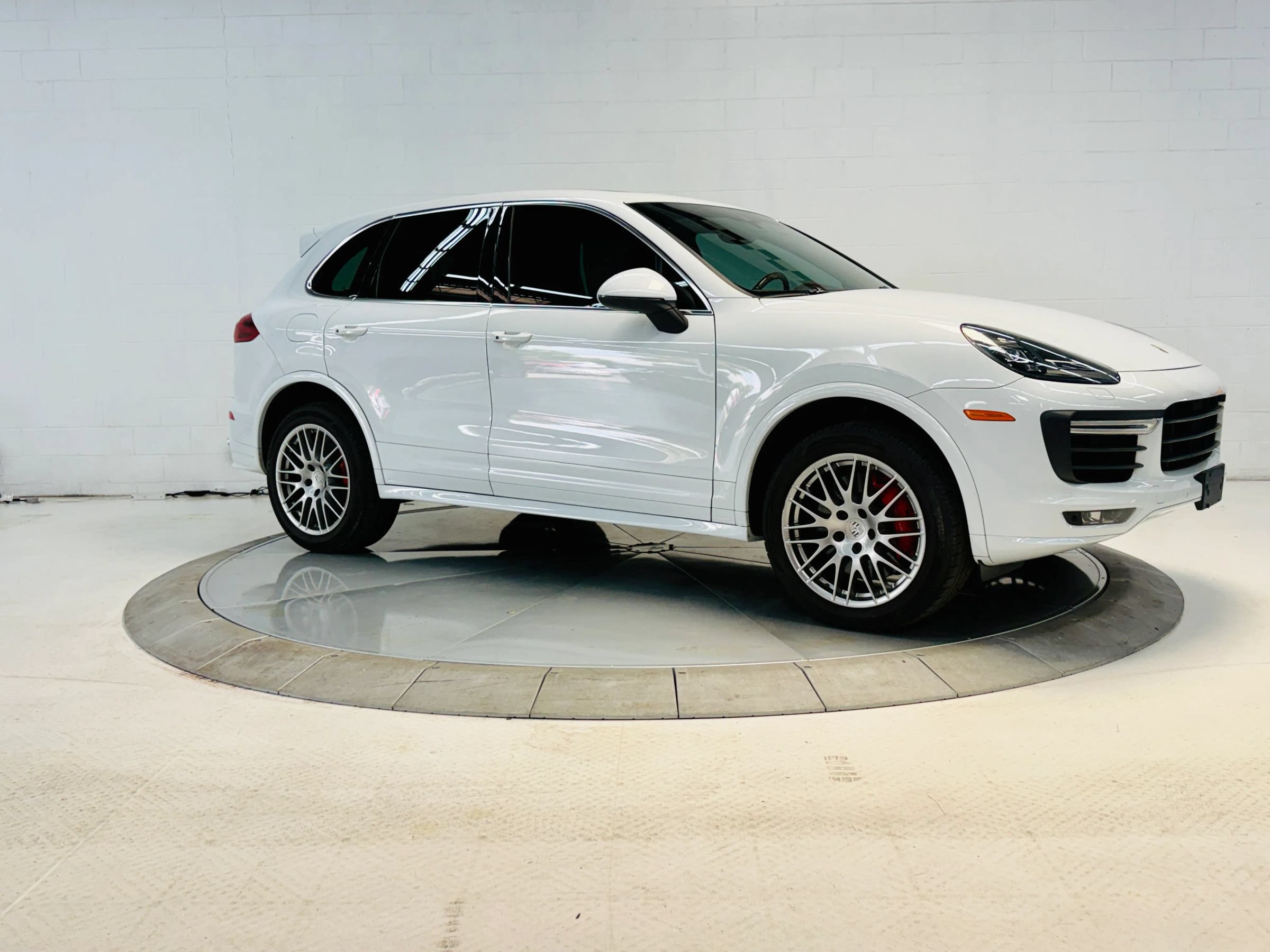 Used 2016 Porsche Cayenne AWD/4WD image 33