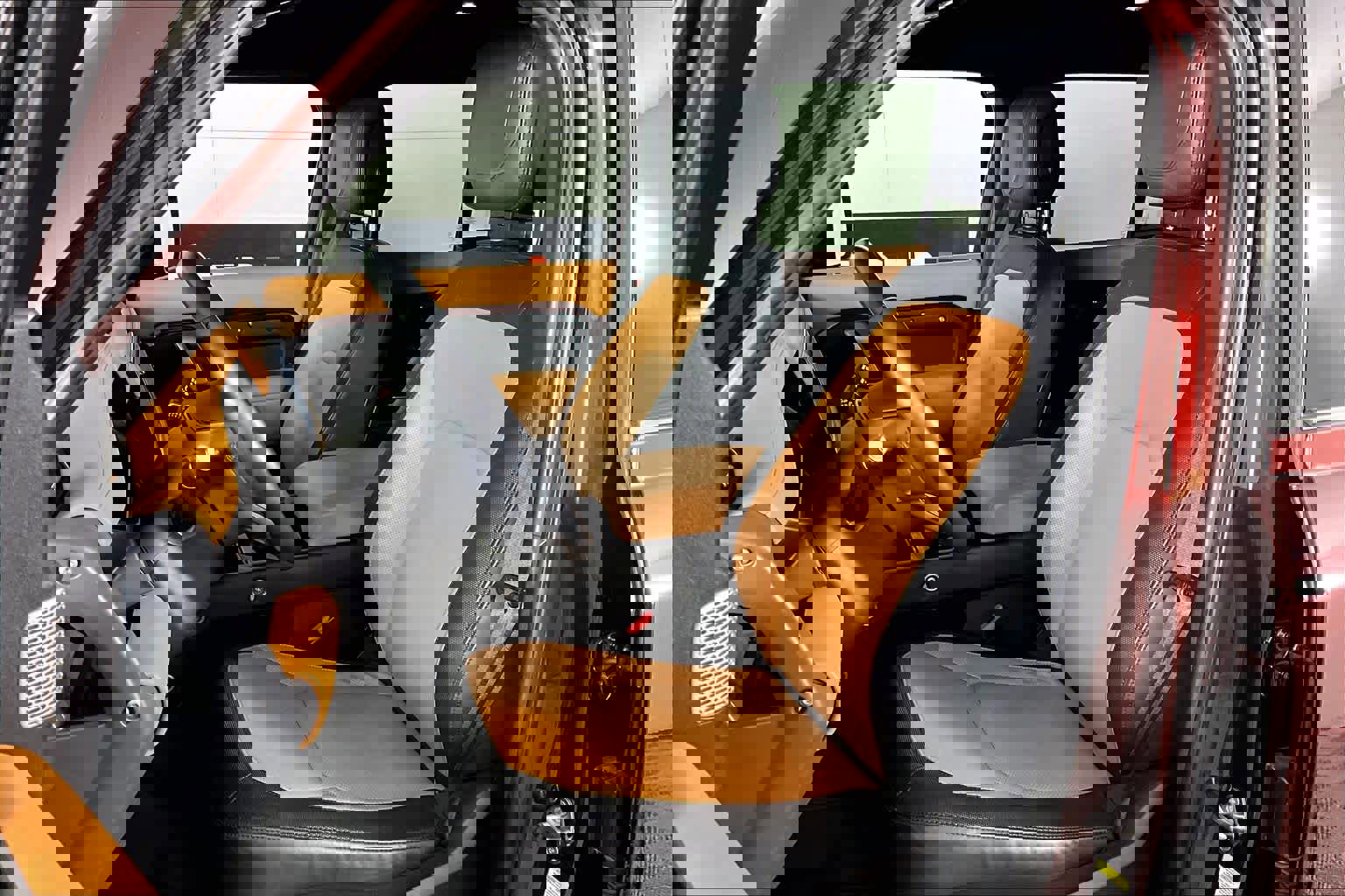 Used 2024 Land Rover Defender 130 X-Dynamic SE image 8