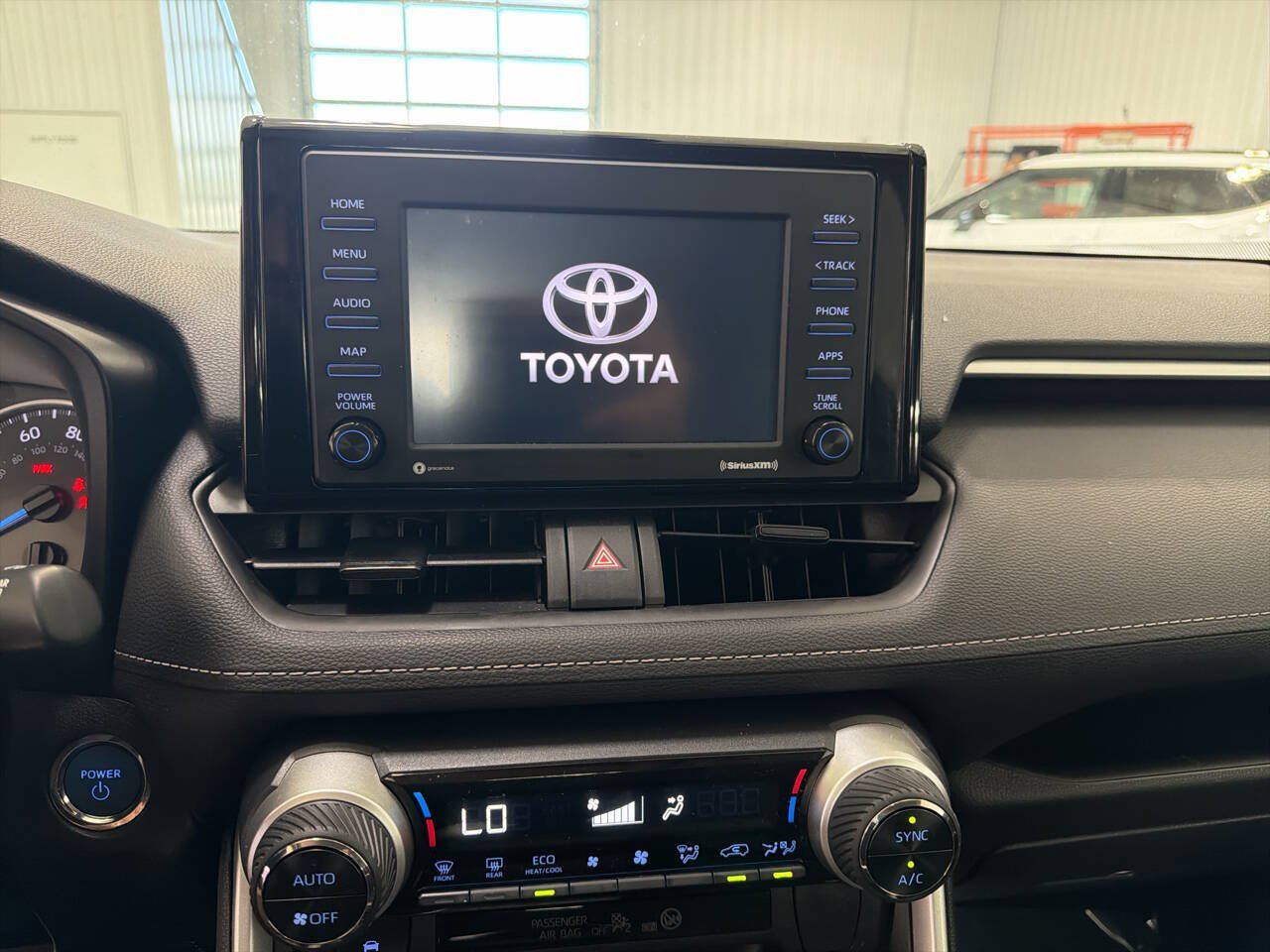 Used 2022 Toyota RAV4 XLE AWD/4WD image 11