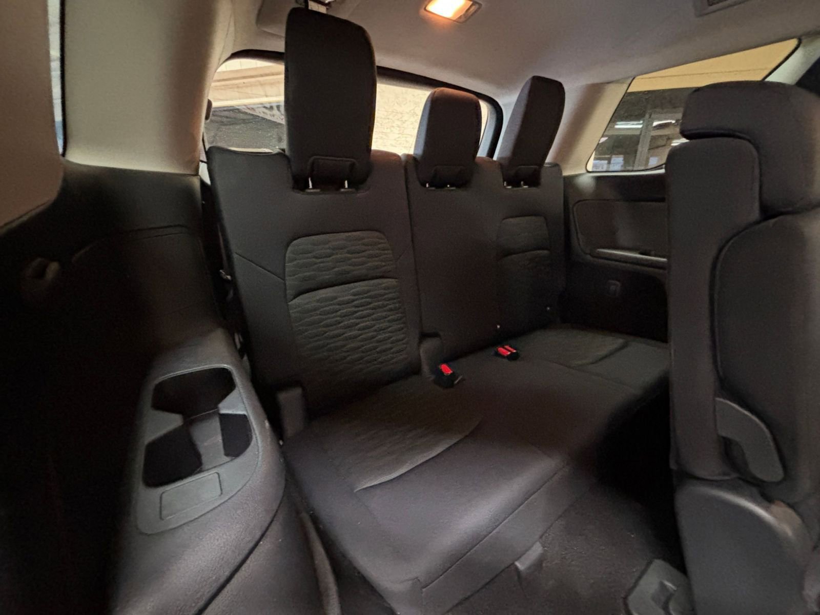 Used 2025 Nissan Pathfinder SV FWD image 31