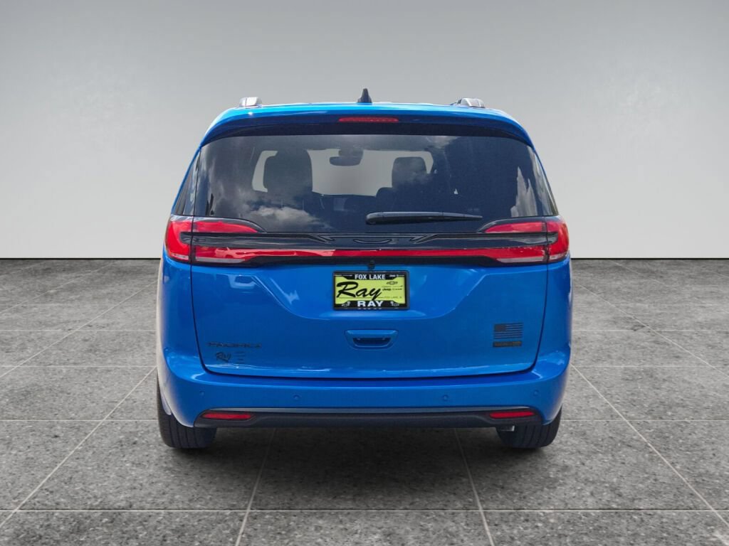 New 2027 Chrysler Pacifica Select AWD/4WD image 19