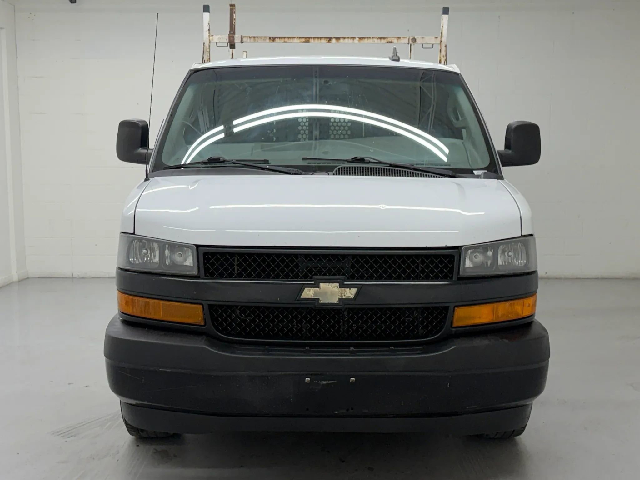 Used 2018 Chevrolet Express 3500 Extended w/ Driver Convenience Package RWD image 27