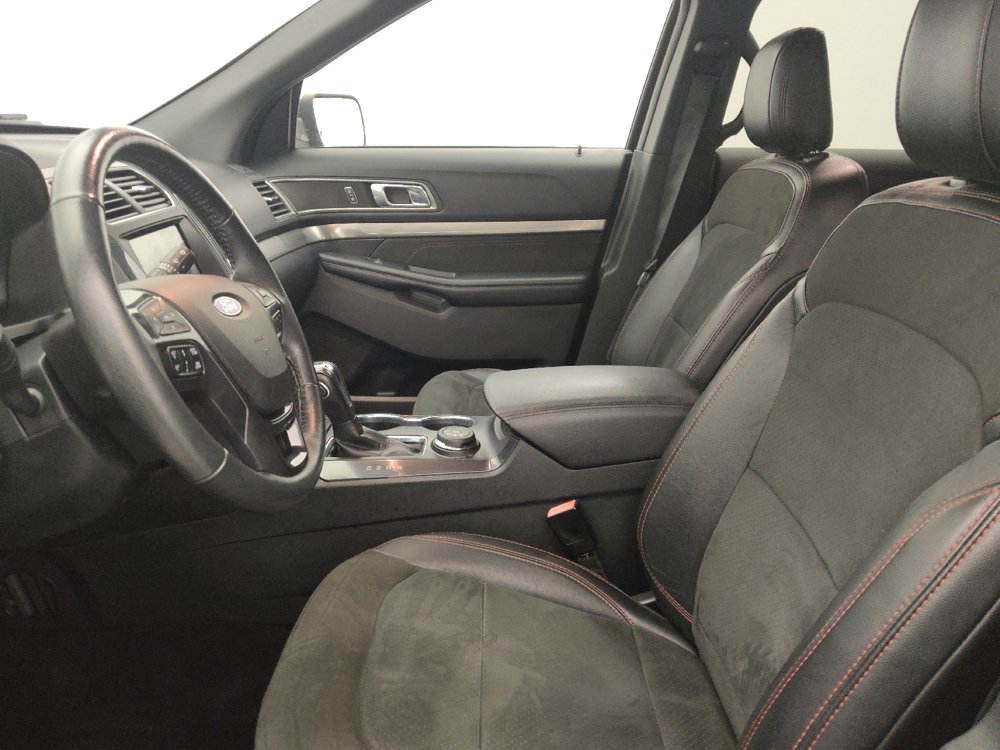 Used 2018 Ford Explorer XLT w/ Equipment Group 202A image 17