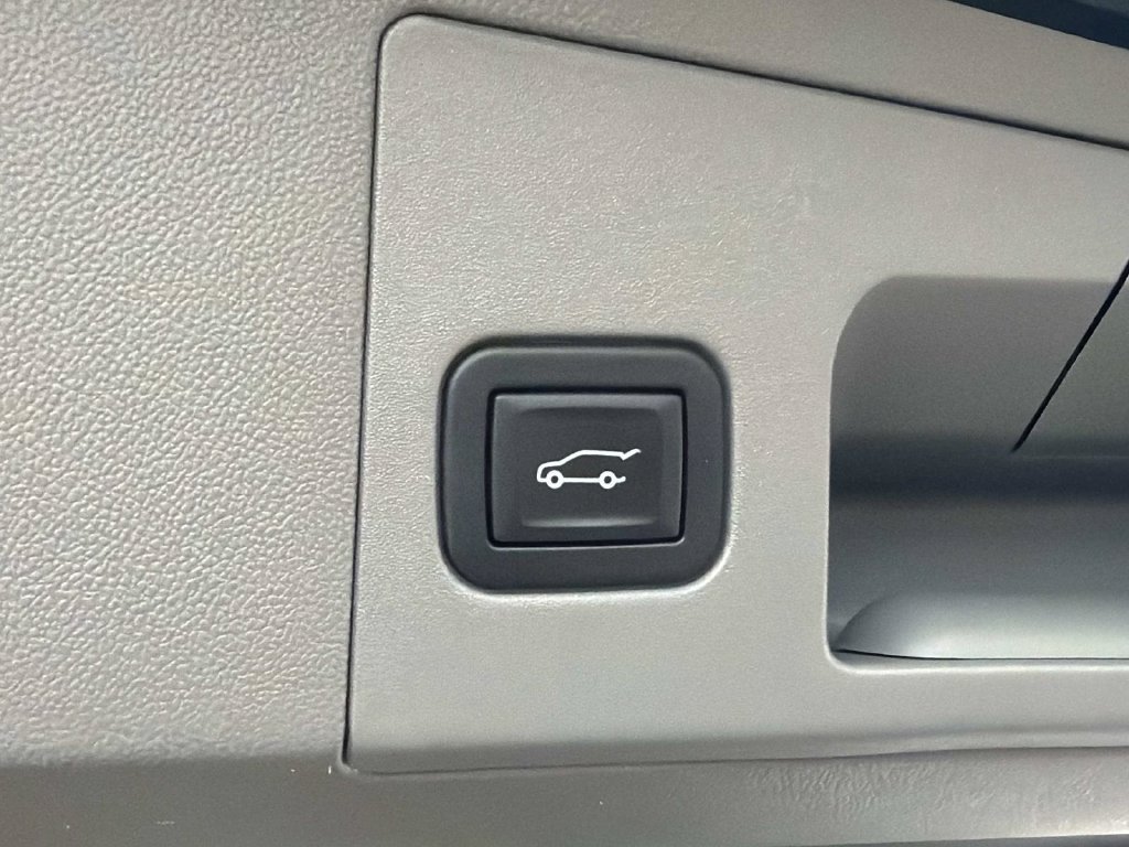 Used 2024 Cadillac XT5 Premium Luxury w/ Technology Package FWD image 12