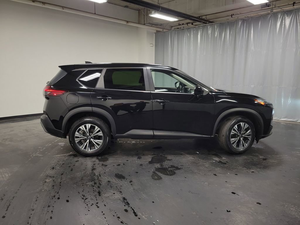 Used 2023 Nissan Rogue SV image 9